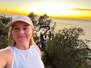 A person taking a selfie

AI-generated content may be incorrect.